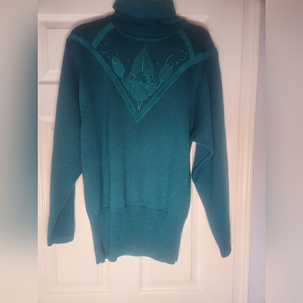 Vtg Semplice S Teal Embroidered 100% Pure Wool Turleneck Women’s Sweater